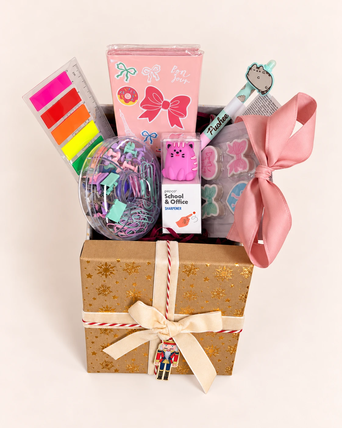 Sogni di Scuola: box regalo aperta con cancelleria rosa e menta, fiocchi e gattini